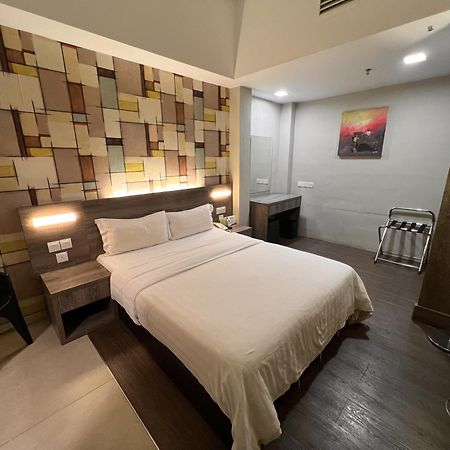 Ajang Hotel Мири Екстериор снимка