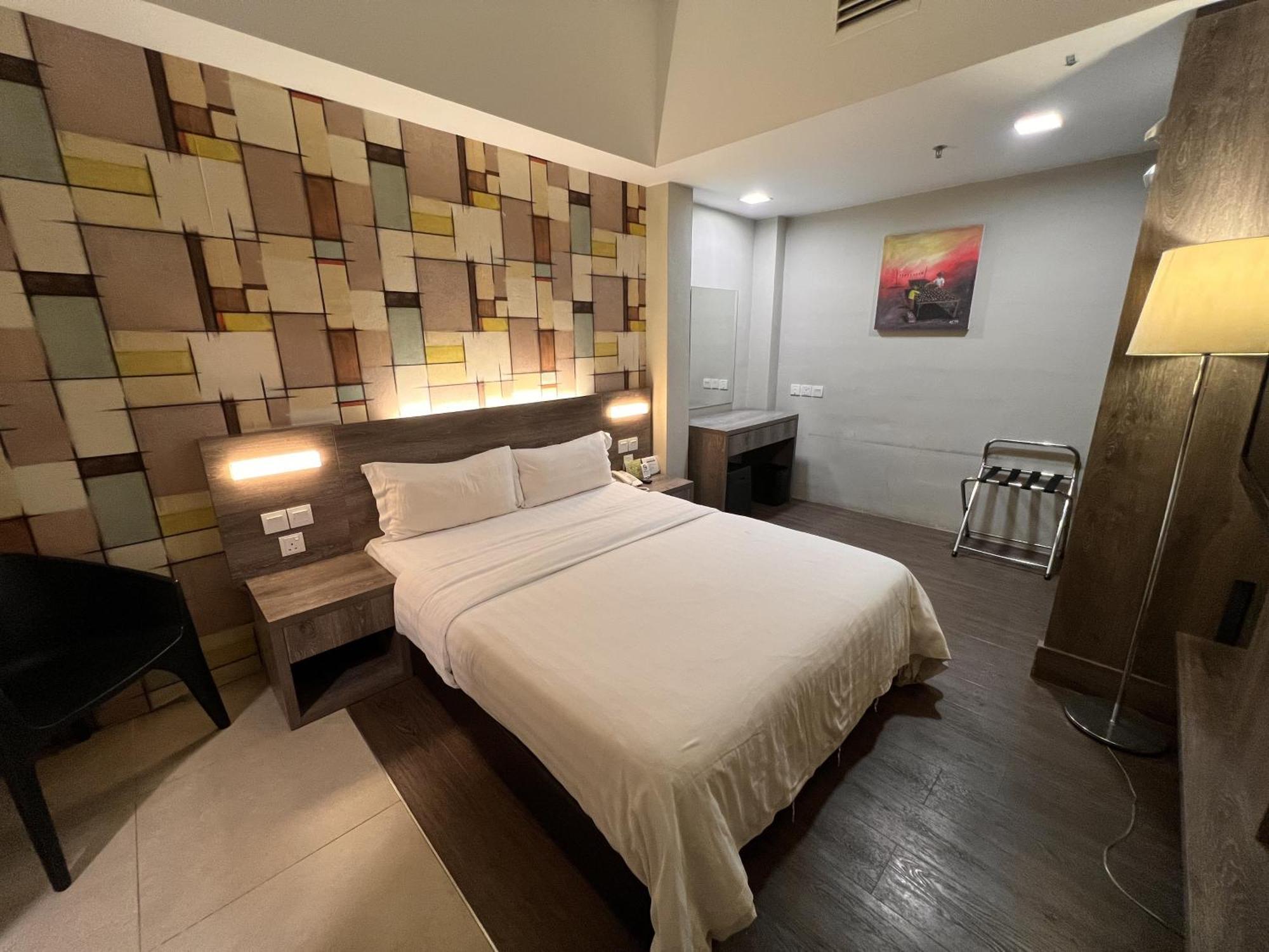 Ajang Hotel Мири Екстериор снимка