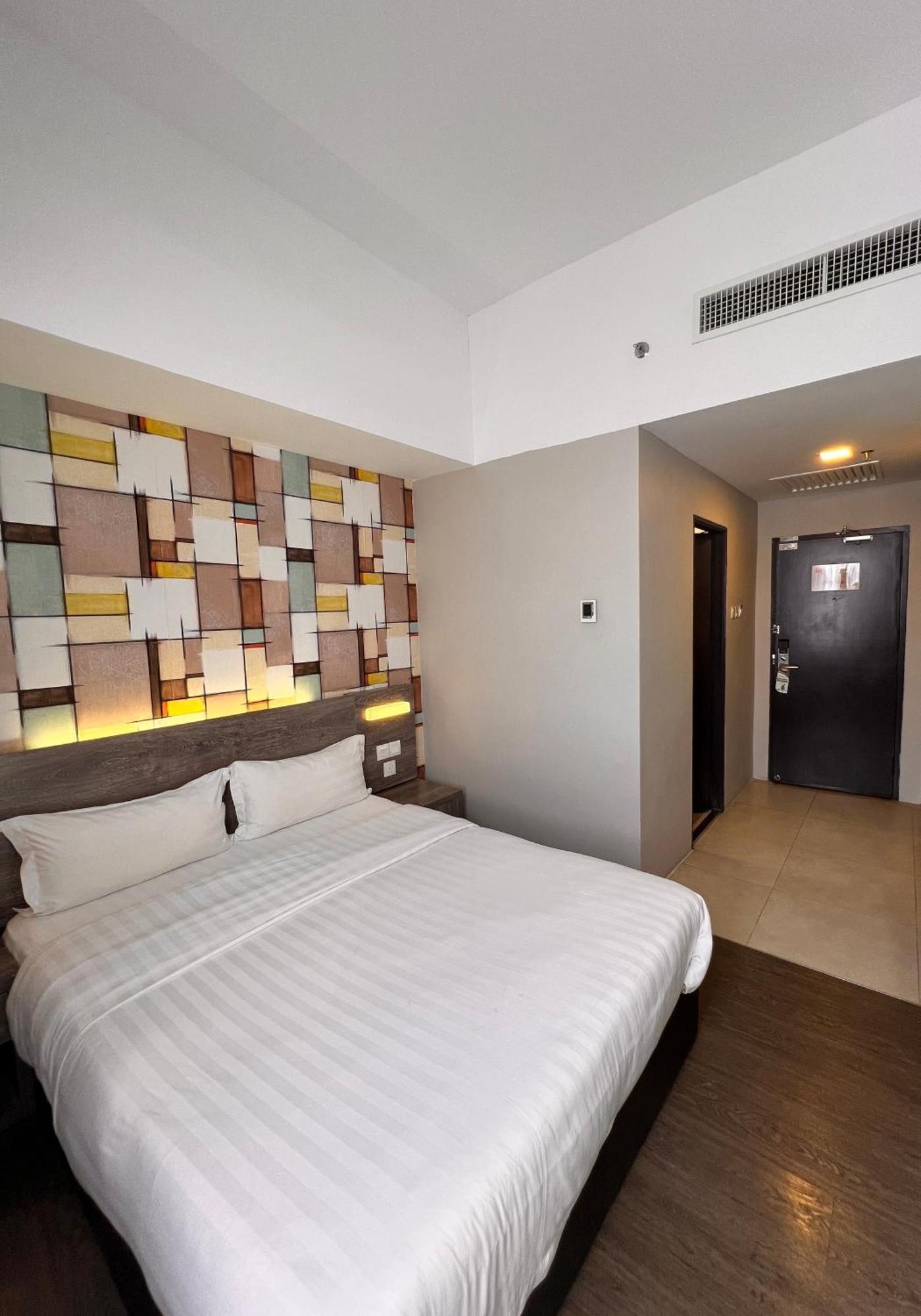 Ajang Hotel Мири Екстериор снимка