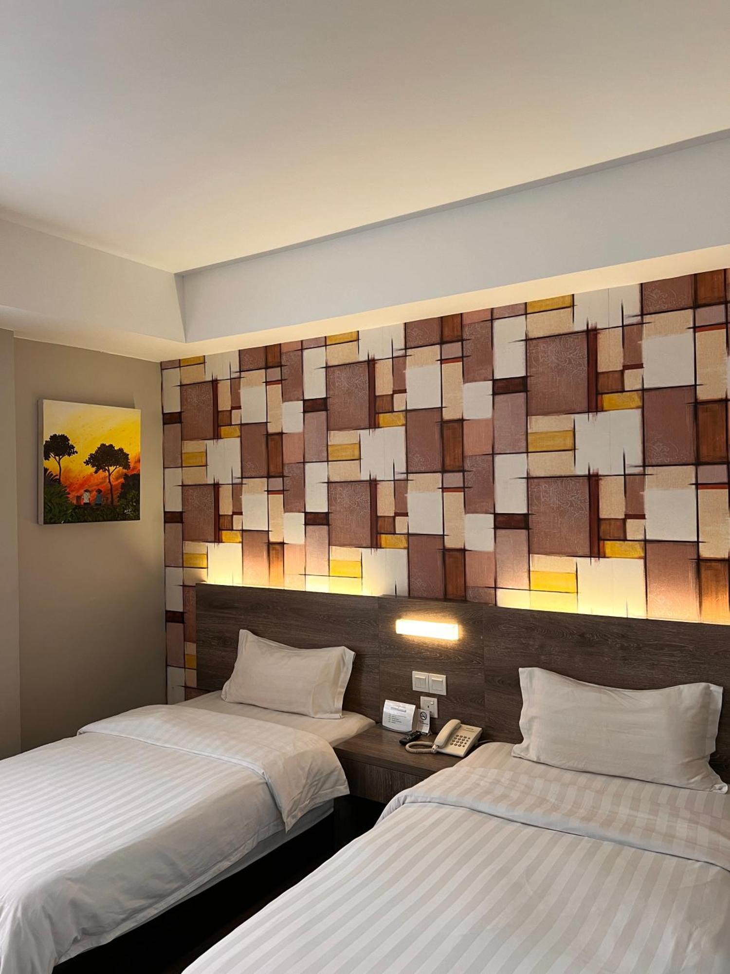 Ajang Hotel Мири Екстериор снимка