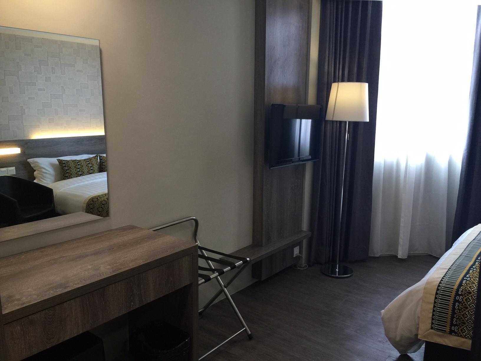 Ajang Hotel Мири Екстериор снимка