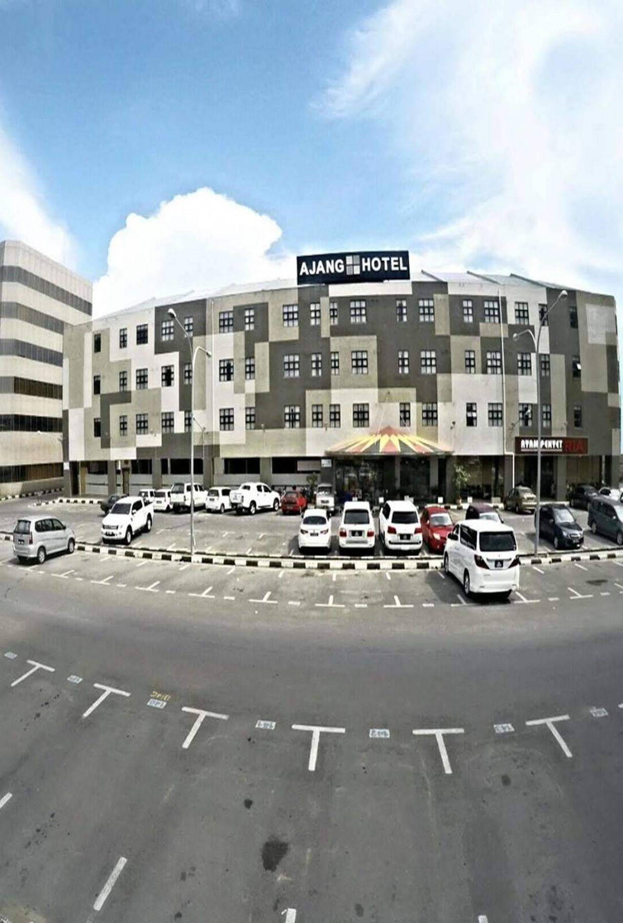 Ajang Hotel Мири Екстериор снимка