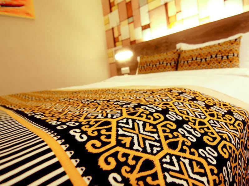 Ajang Hotel Мири Екстериор снимка