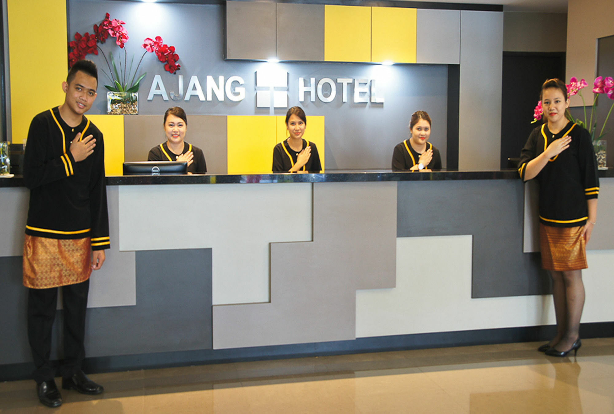 Ajang Hotel Мири Екстериор снимка
