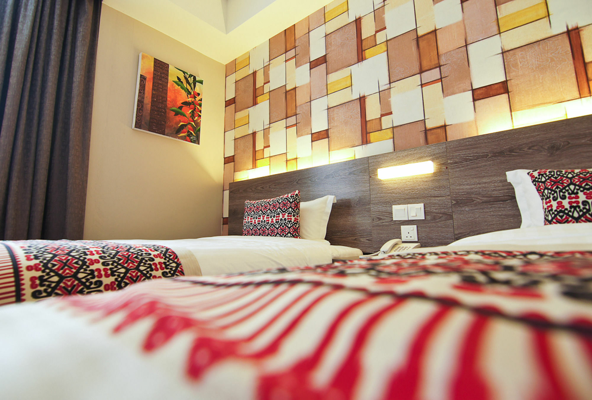 Ajang Hotel Мири Екстериор снимка