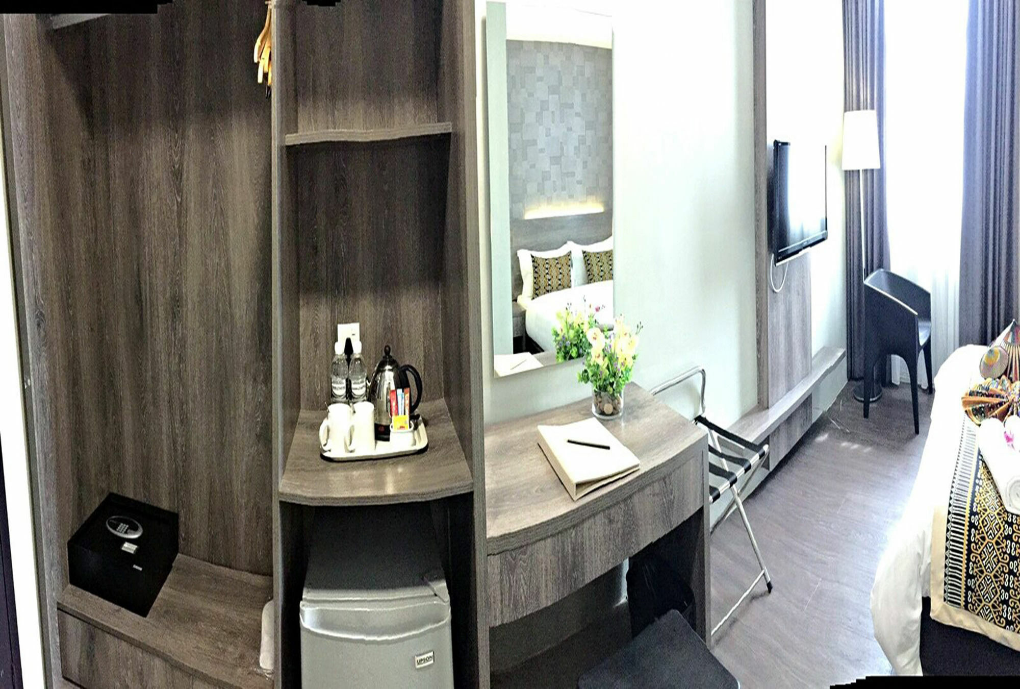 Ajang Hotel Мири Екстериор снимка