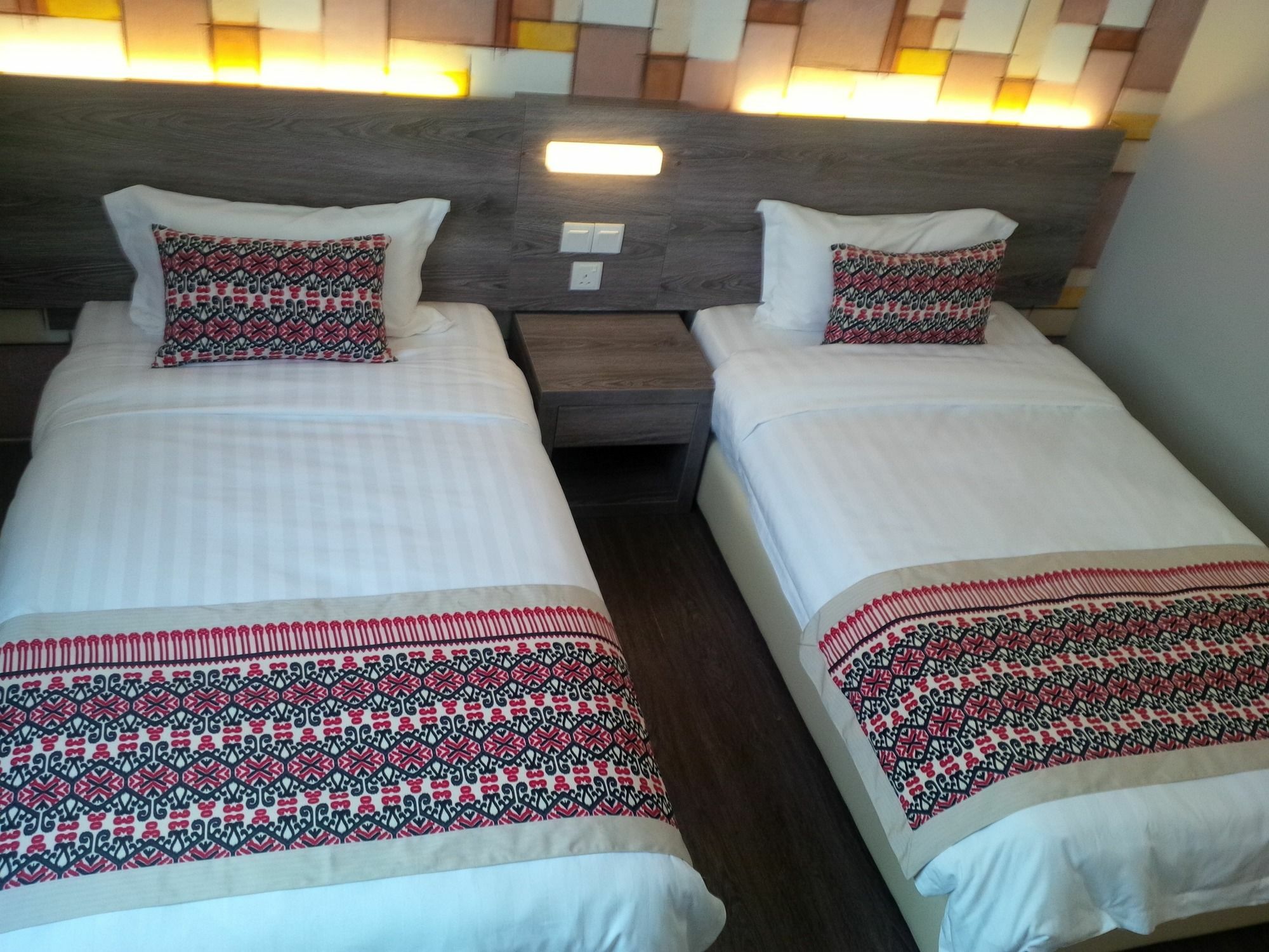 Ajang Hotel Мири Екстериор снимка