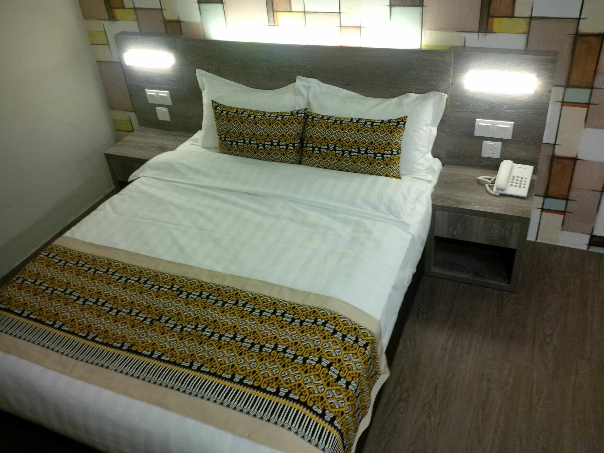 Ajang Hotel Мири Екстериор снимка
