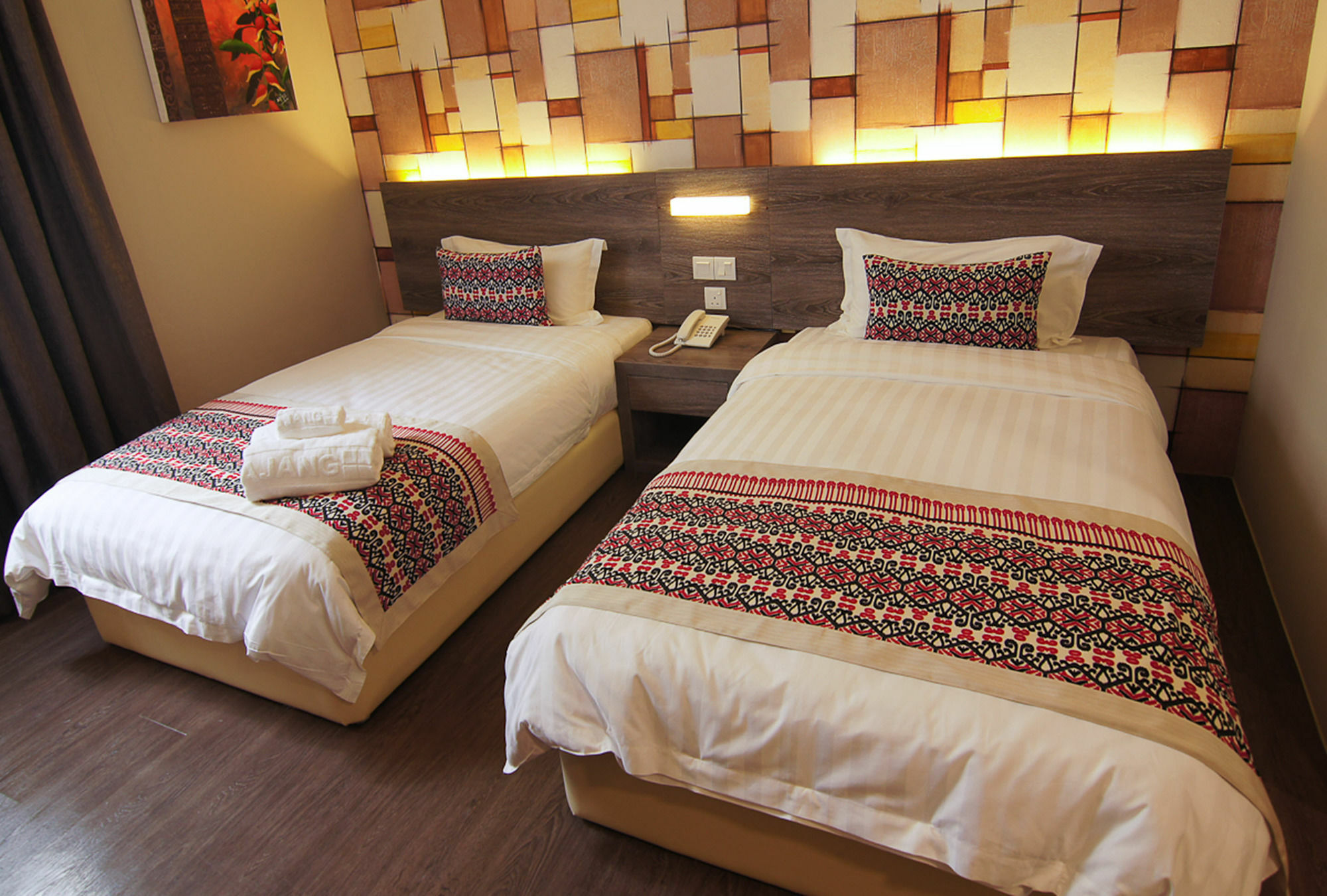 Ajang Hotel Мири Екстериор снимка
